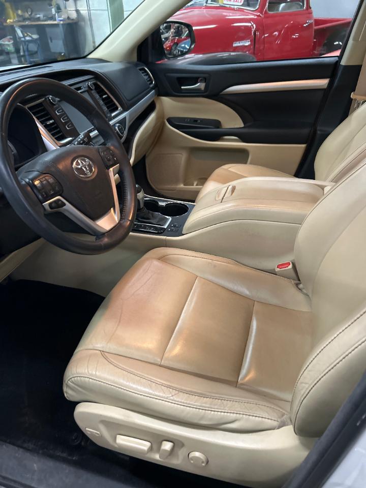 Toyota Highlander XLE AWD V6 2016