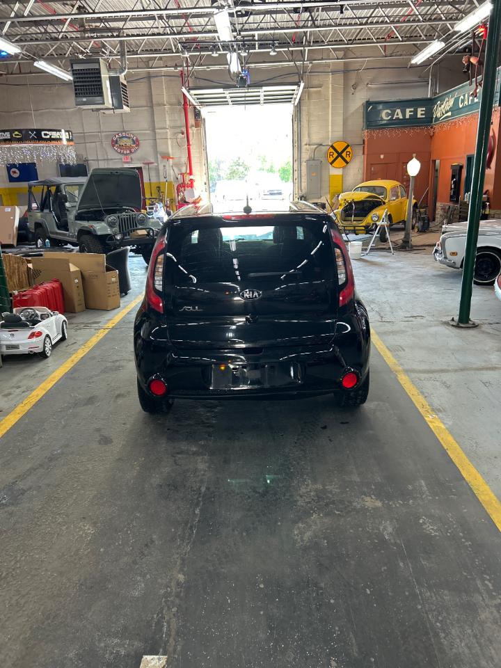 Kia Soul + w/Signature 2.0 Special Edition 2016