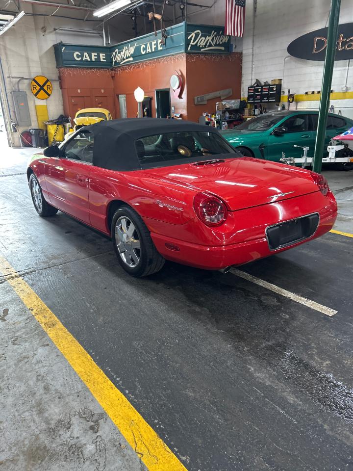 Ford Thunderbird Deluxe 2002