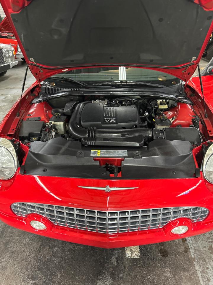 Ford Thunderbird Deluxe 2002