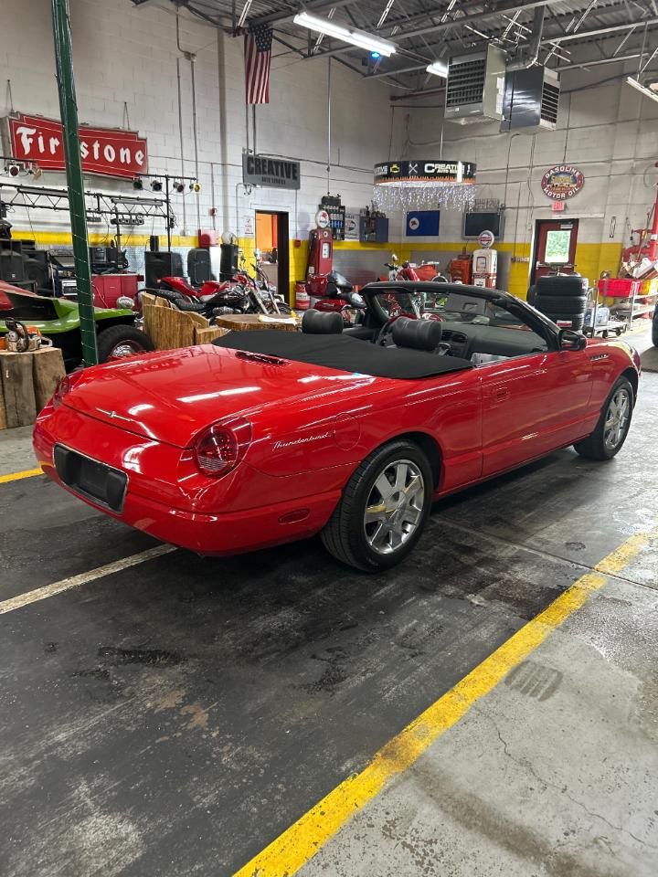 Ford Thunderbird Deluxe 2002