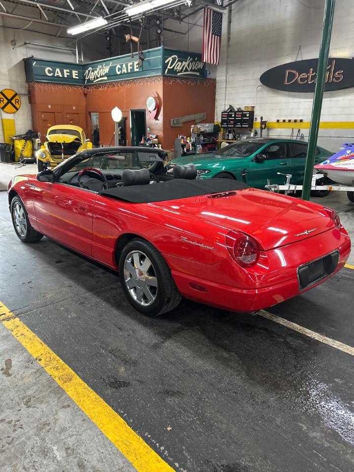 Ford Thunderbird Deluxe 2002
