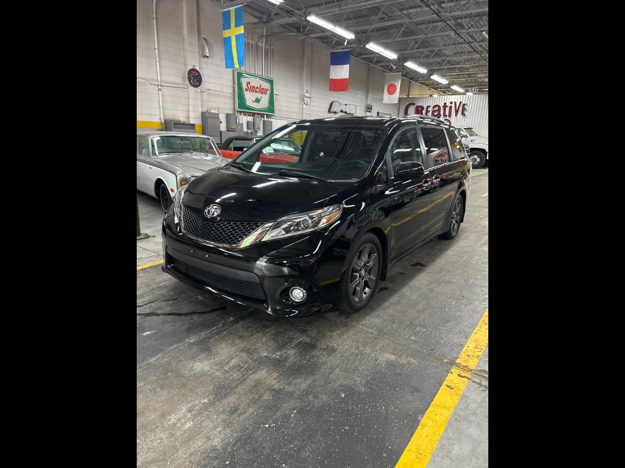 Toyota Sienna SE FWD 8-Passenger FWD V6 2016
