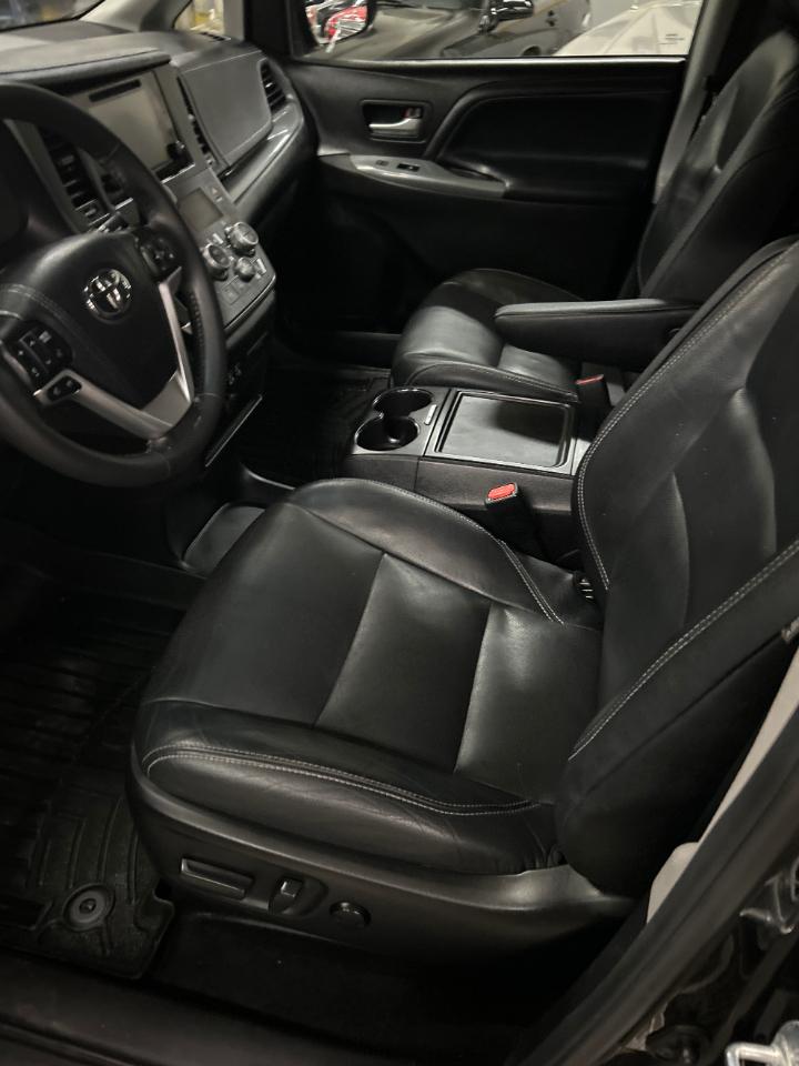Toyota Sienna SE FWD 8-Passenger FWD V6 2016