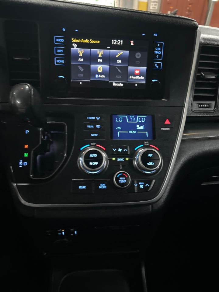 Toyota Sienna SE FWD 8-Passenger FWD V6 2016