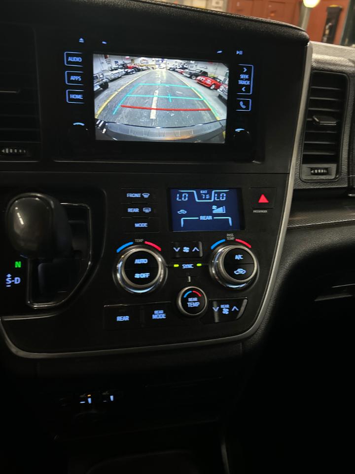 Toyota Sienna SE FWD 8-Passenger FWD V6 2016