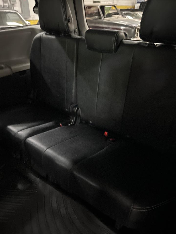 Toyota Sienna SE FWD 8-Passenger FWD V6 2016