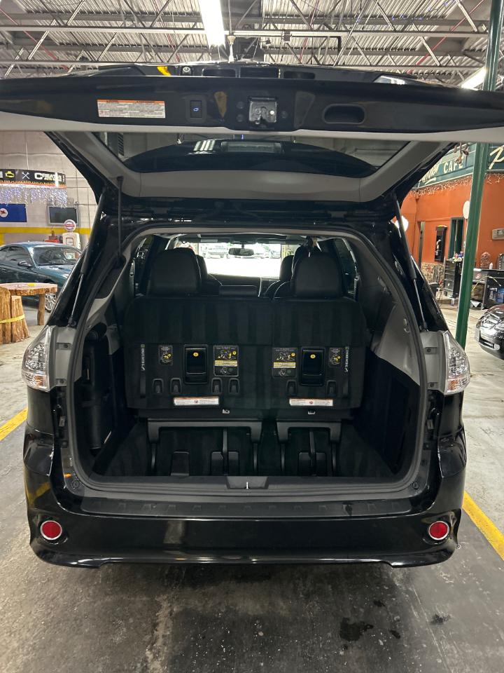 Toyota Sienna SE FWD 8-Passenger FWD V6 2016