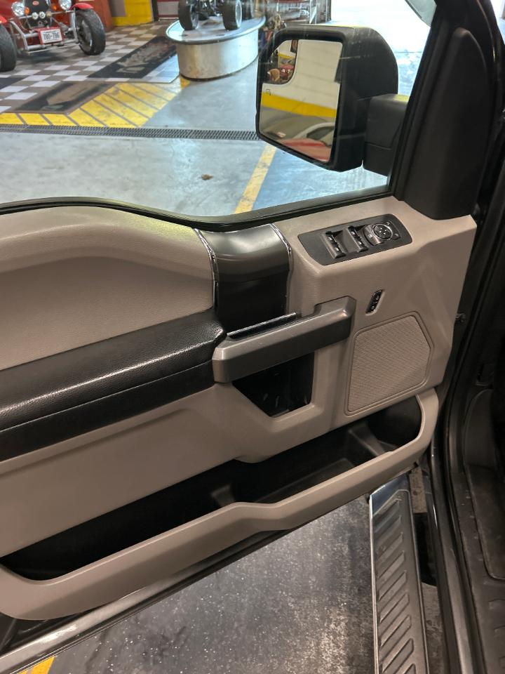 Ford F-150 4WD SuperCrew 145" XLT 2017