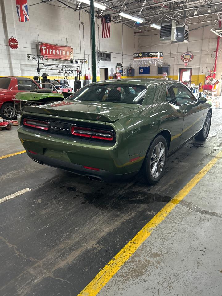 Dodge Challenger SXT AWD 2021