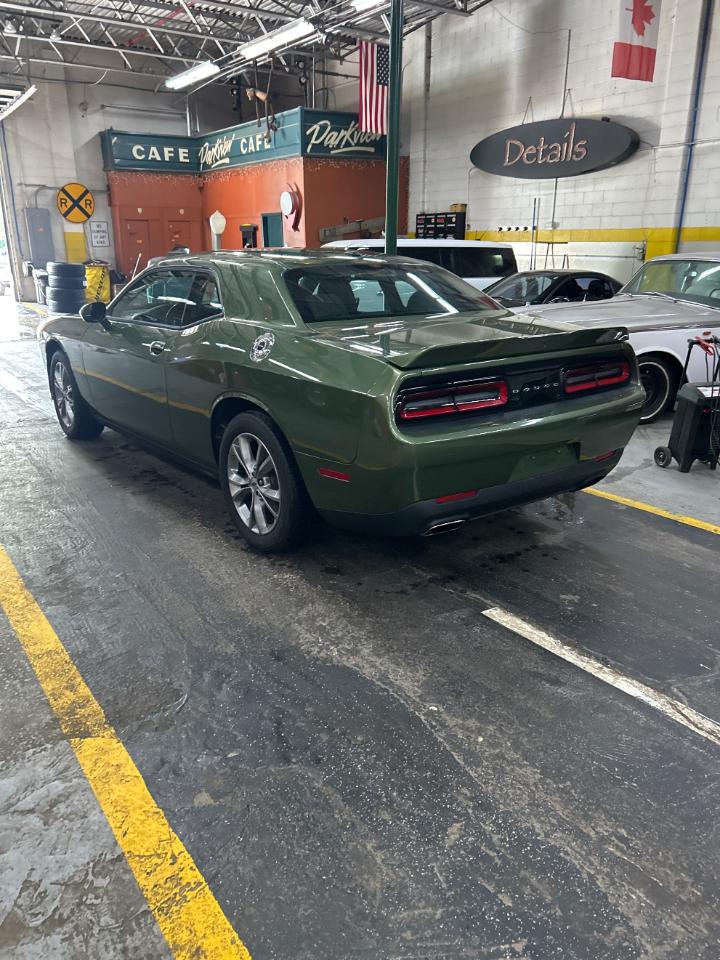 Dodge Challenger SXT AWD 2021
