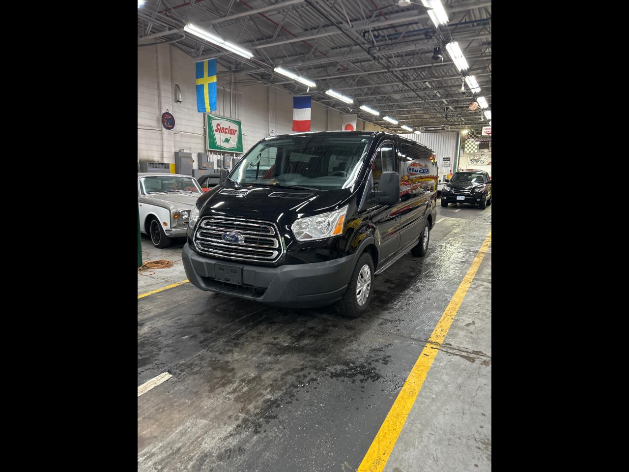 Ford Transit 150 Wagon Low Roof XL w/Sliding Pass. 130-in. WB 2017