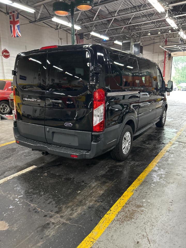 Ford Transit 150 Wagon Low Roof XL w/Sliding Pass. 130-in. WB 2017