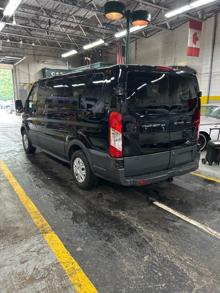Ford Transit 150 Wagon Low Roof XL w/Sliding Pass. 130-in. WB 2017