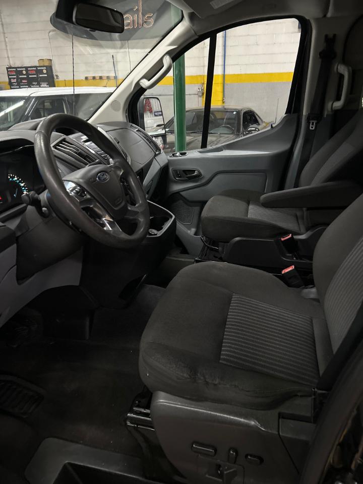 Ford Transit 150 Wagon Low Roof XL w/Sliding Pass. 130-in. WB 2017