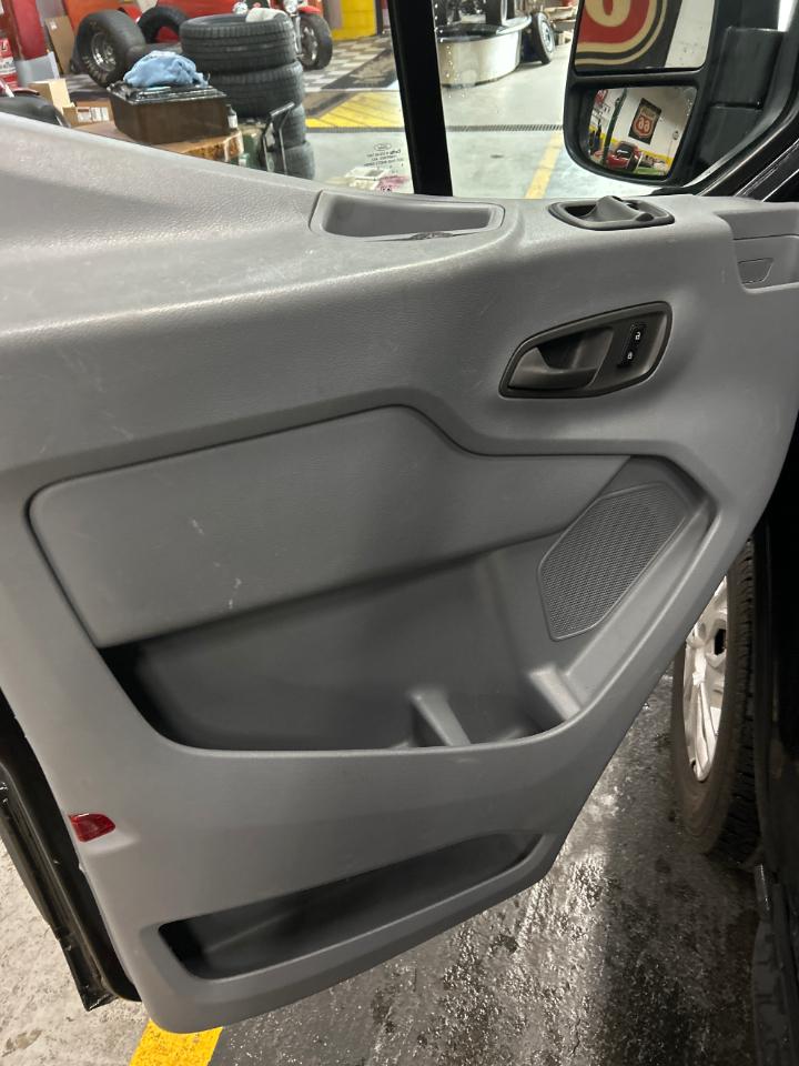 Ford Transit 150 Wagon Low Roof XL w/Sliding Pass. 130-in. WB 2017