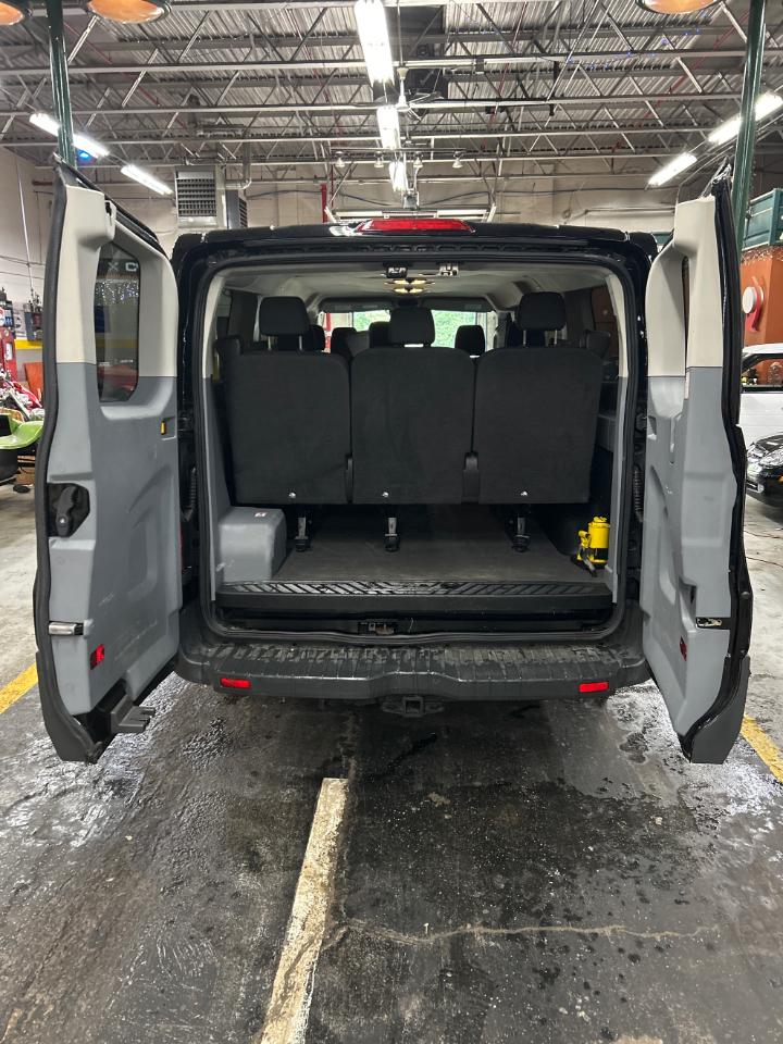 Ford Transit 150 Wagon Low Roof XL w/Sliding Pass. 130-in. WB 2017