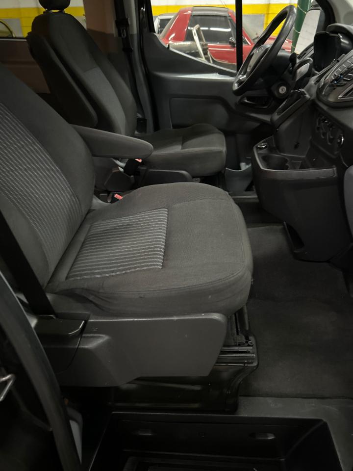 Ford Transit 150 Wagon Low Roof XL w/Sliding Pass. 130-in. WB 2017