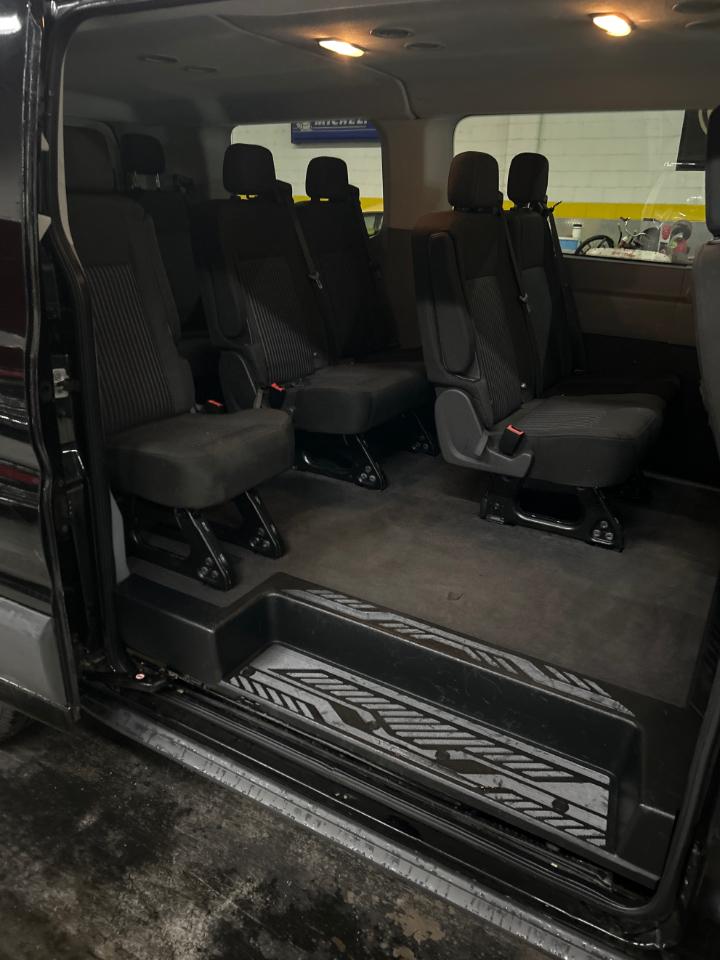 Ford Transit 150 Wagon Low Roof XL w/Sliding Pass. 130-in. WB 2017