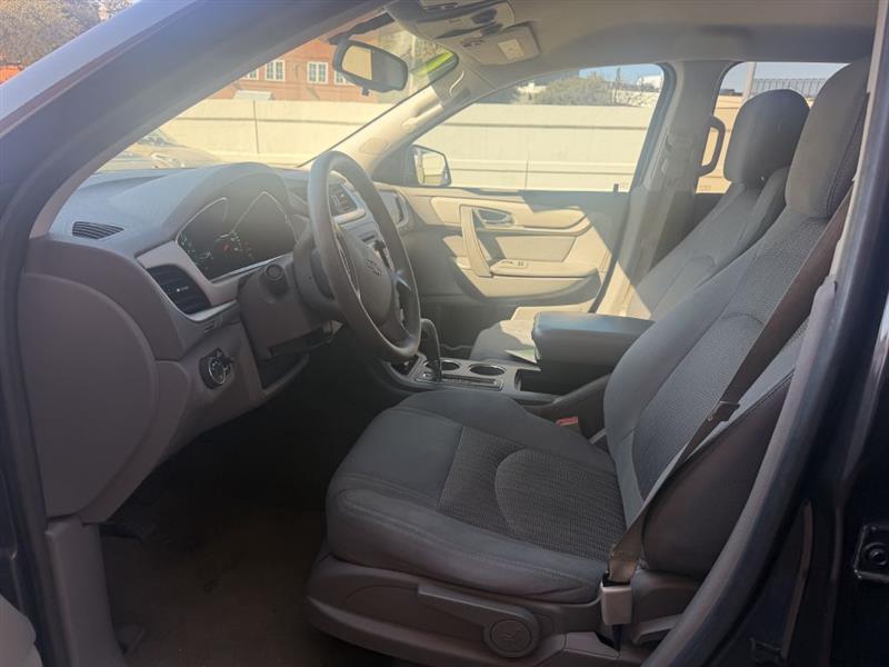 Chevrolet Traverse LS FWD w/PDC 2017