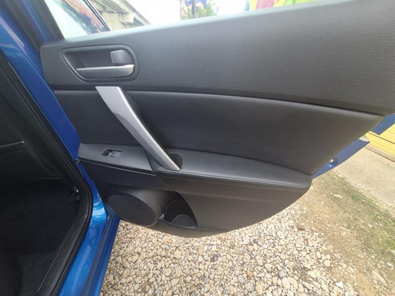 Mazda MAZDA3 I Grand Touring 5-Door 2012