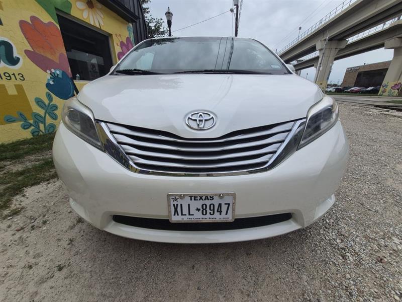 Toyota Sienna Limited Premium 7-Passenger 2017
