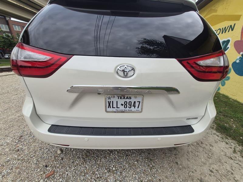 Toyota Sienna Limited Premium 7-Passenger 2017