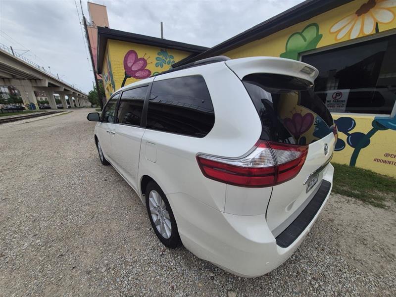 Toyota Sienna Limited Premium 7-Passenger 2017