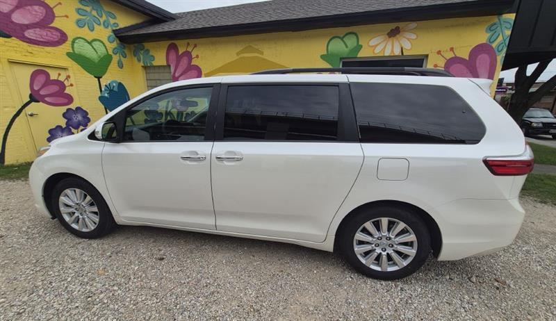 Toyota Sienna Limited Premium 7-Passenger 2017