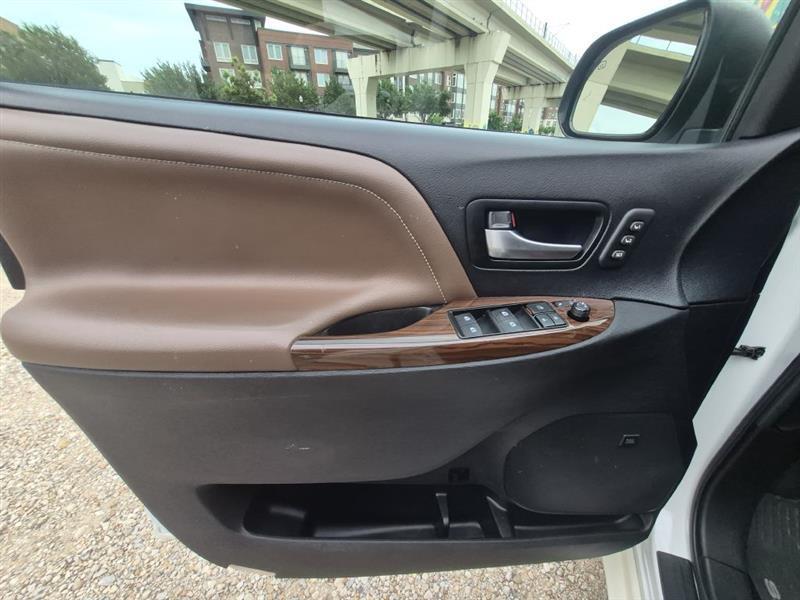 Toyota Sienna Limited Premium 7-Passenger 2017