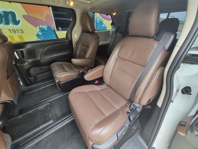 Toyota Sienna Limited Premium 7-Passenger 2017