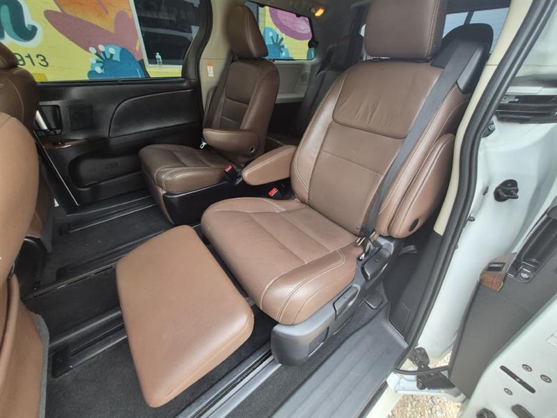Toyota Sienna Limited Premium 7-Passenger 2017