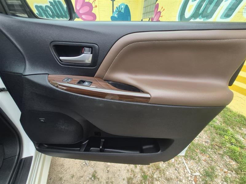 Toyota Sienna Limited Premium 7-Passenger 2017