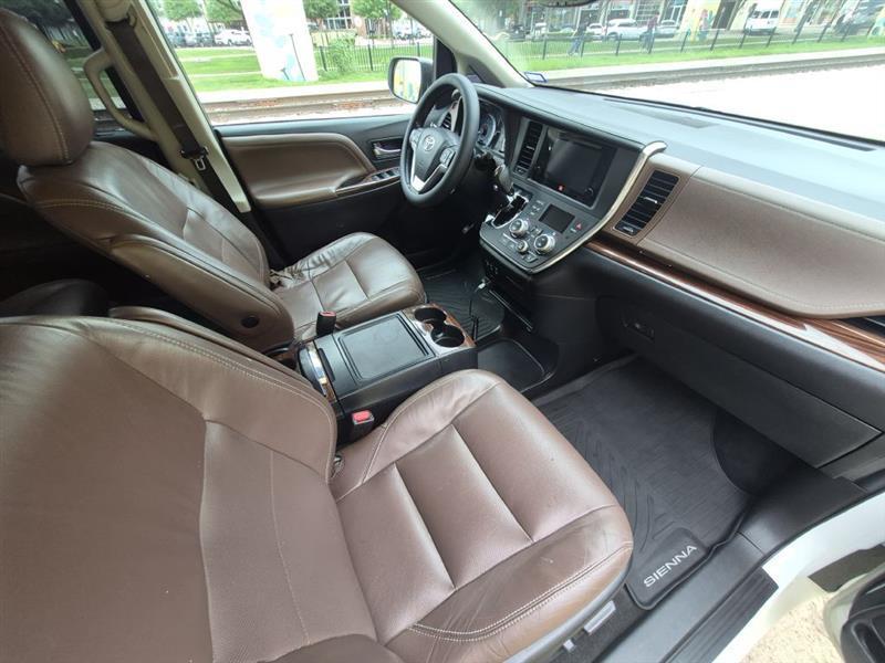 Toyota Sienna Limited Premium 7-Passenger 2017