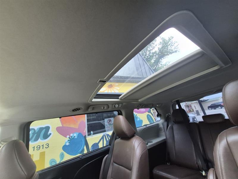 Toyota Sienna Limited Premium 7-Passenger 2017