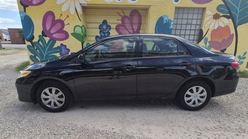 Toyota Corolla S 5-Speed MT 2012