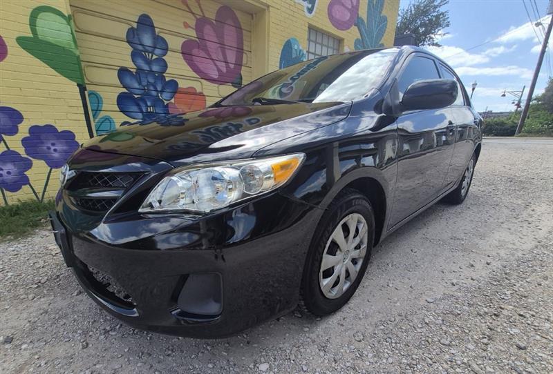 Toyota Corolla S 5-Speed MT 2012