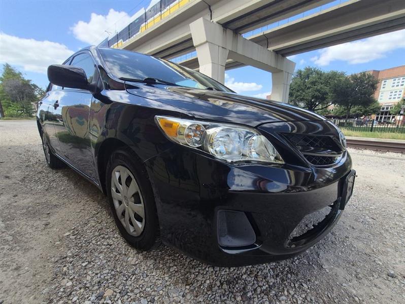 Toyota Corolla S 5-Speed MT 2012
