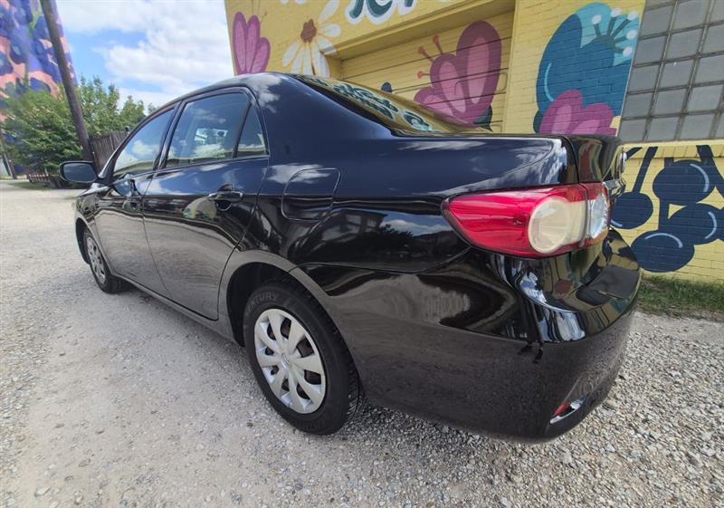 Toyota Corolla S 5-Speed MT 2012