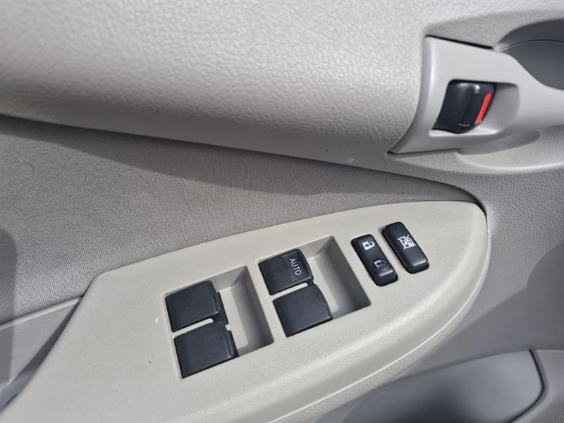 Toyota Corolla S 5-Speed MT 2012
