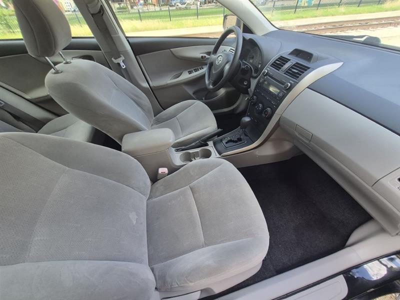 Toyota Corolla S 5-Speed MT 2012
