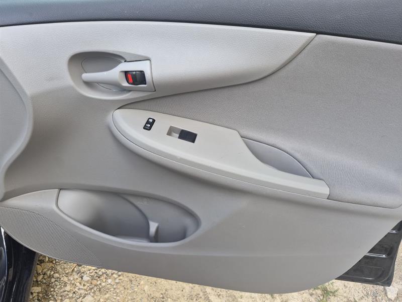 Toyota Corolla S 5-Speed MT 2012