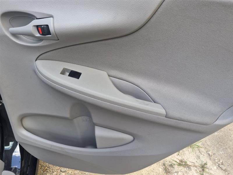 Toyota Corolla S 5-Speed MT 2012