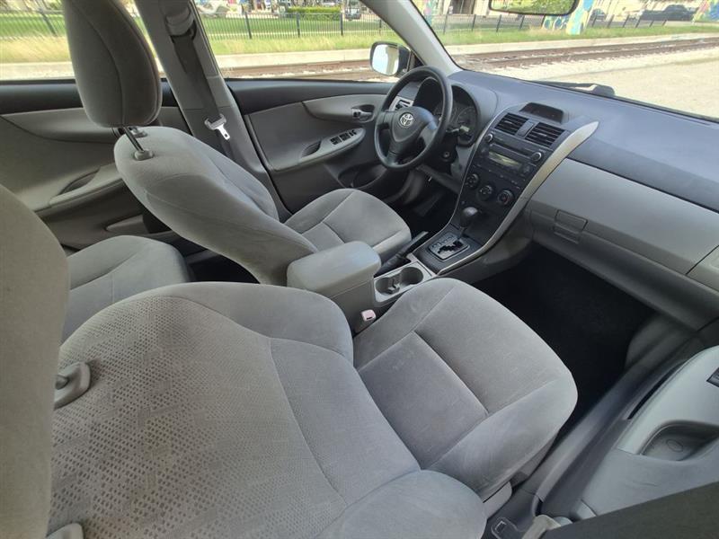 Toyota Corolla S 5-Speed MT 2012