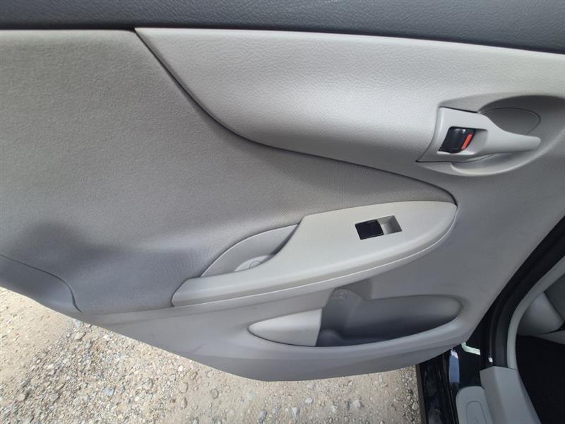 Toyota Corolla S 5-Speed MT 2012