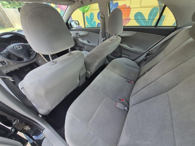 Toyota Corolla S 5-Speed MT 2012