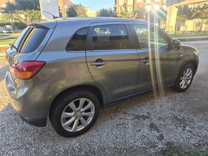 Mitsubishi Outlander Sport SE 2WD 2014