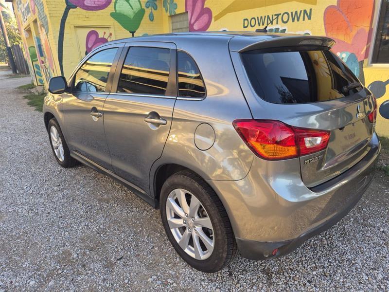 Mitsubishi Outlander Sport SE 2WD 2014