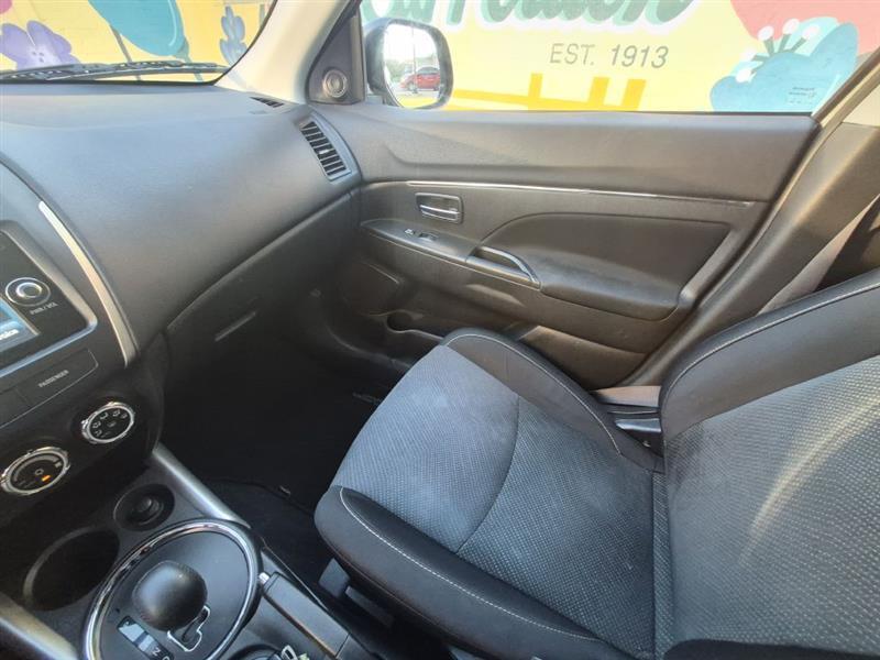 Mitsubishi Outlander Sport SE 2WD 2014