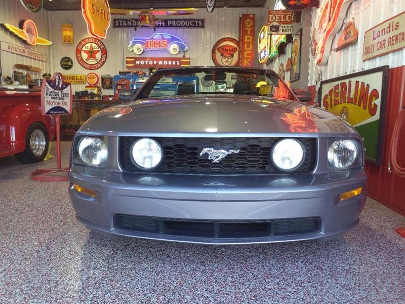 Ford Mustang GT Deluxe Convertible 2006